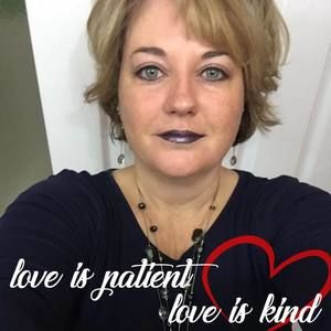 Meet your Posher, Lora